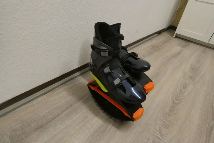 3 Paar Sprungstelzen / Kangoo Jumps, schwarz/orange
